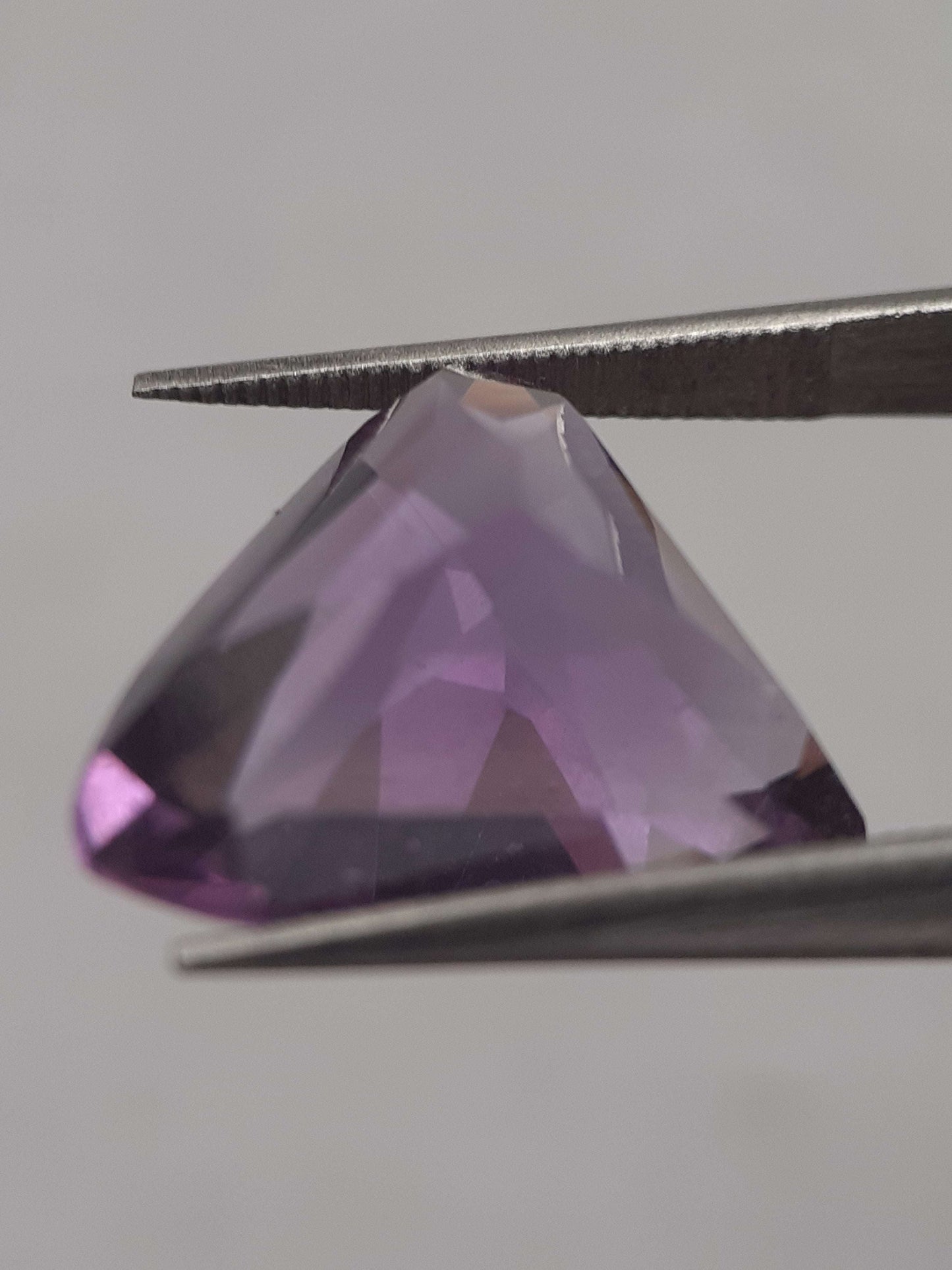 Natural purple Amethyst - 6.403 ct - trillion - unheated