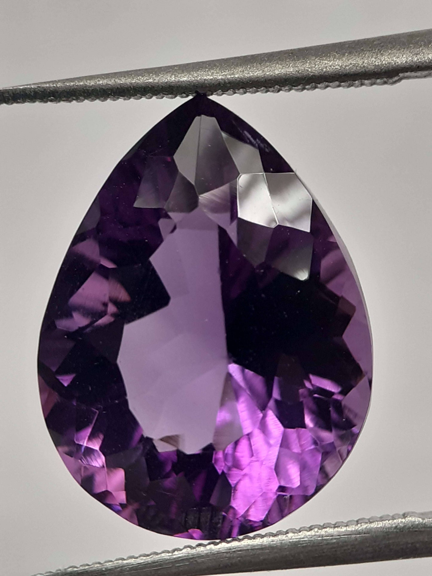 Natural purple Amethyst - 7.498 ct - pear - concave/custom cut - unheated