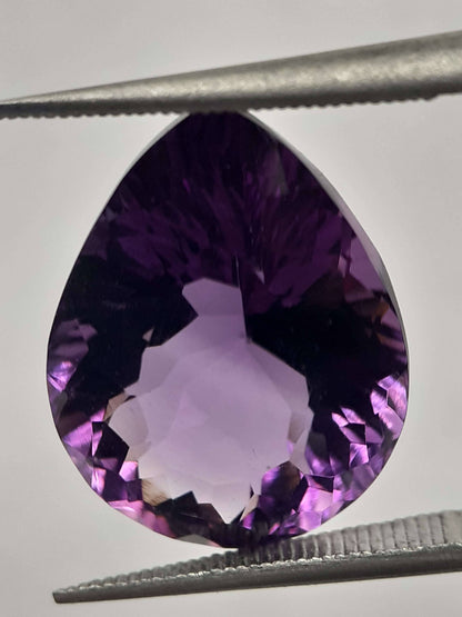 Natural purple Amethyst - 7.498 ct - pear - concave/custom cut - unheated