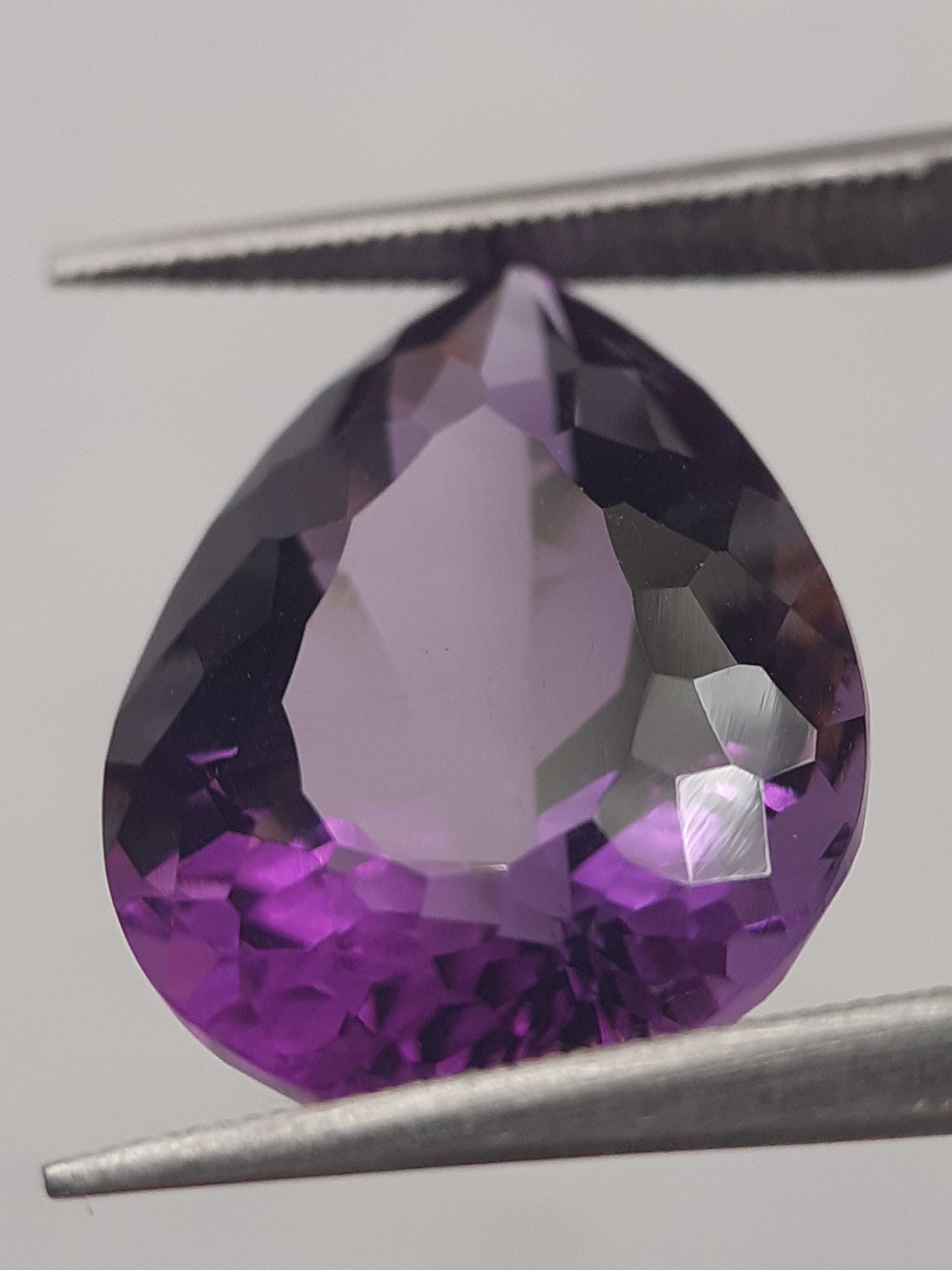 Natural purple Amethyst - 7.498 ct - pear - concave/custom cut - unheated