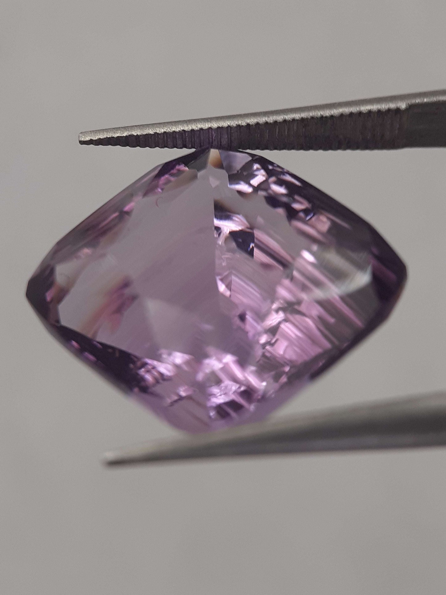 Natural purple Amethyst - 9.589 ct - cushion - custom cut - unheated