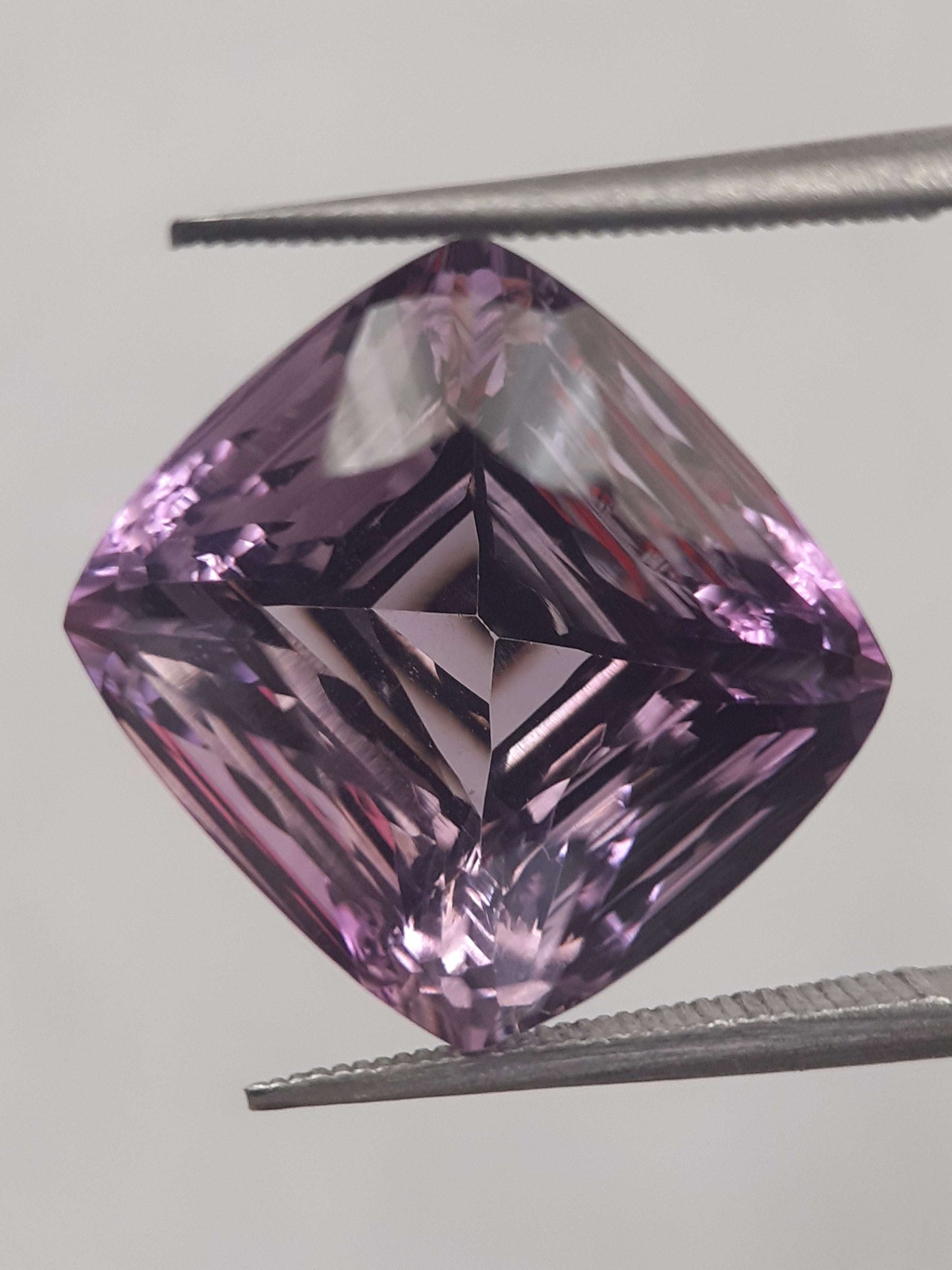 Natural purple Amethyst - 9.589 ct - cushion - custom cut - unheated