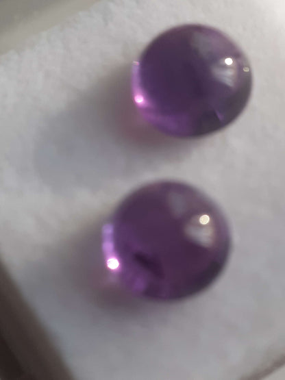 Natural purple Amethyst - matching pair - 2.89 tcw - round cabochon - approx 2.9 mm - unheated