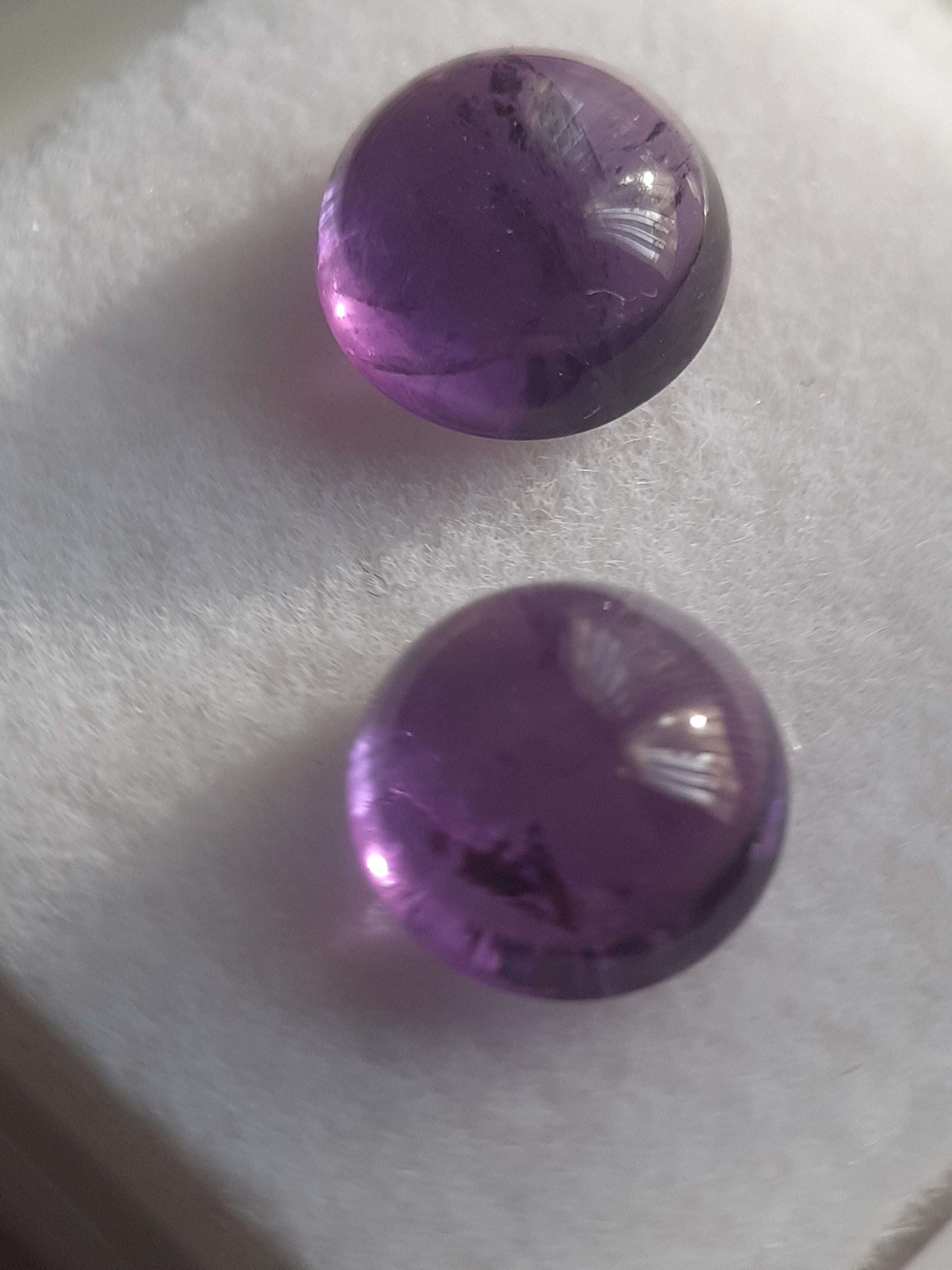 Natural purple Amethyst - matching pair - 2.89 tcw - round cabochon - approx 2.9 mm - unheated