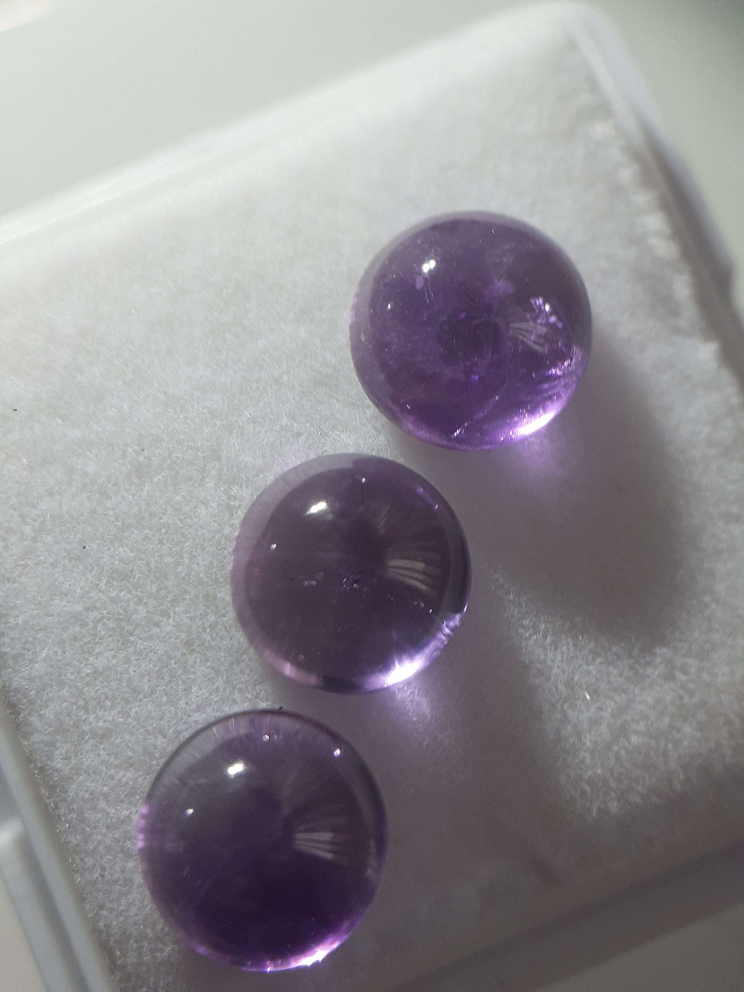 Natural purple Amethyst - set of 3 - 4.69 tcw - round cabochon - approx 7 x7 mm - unheated