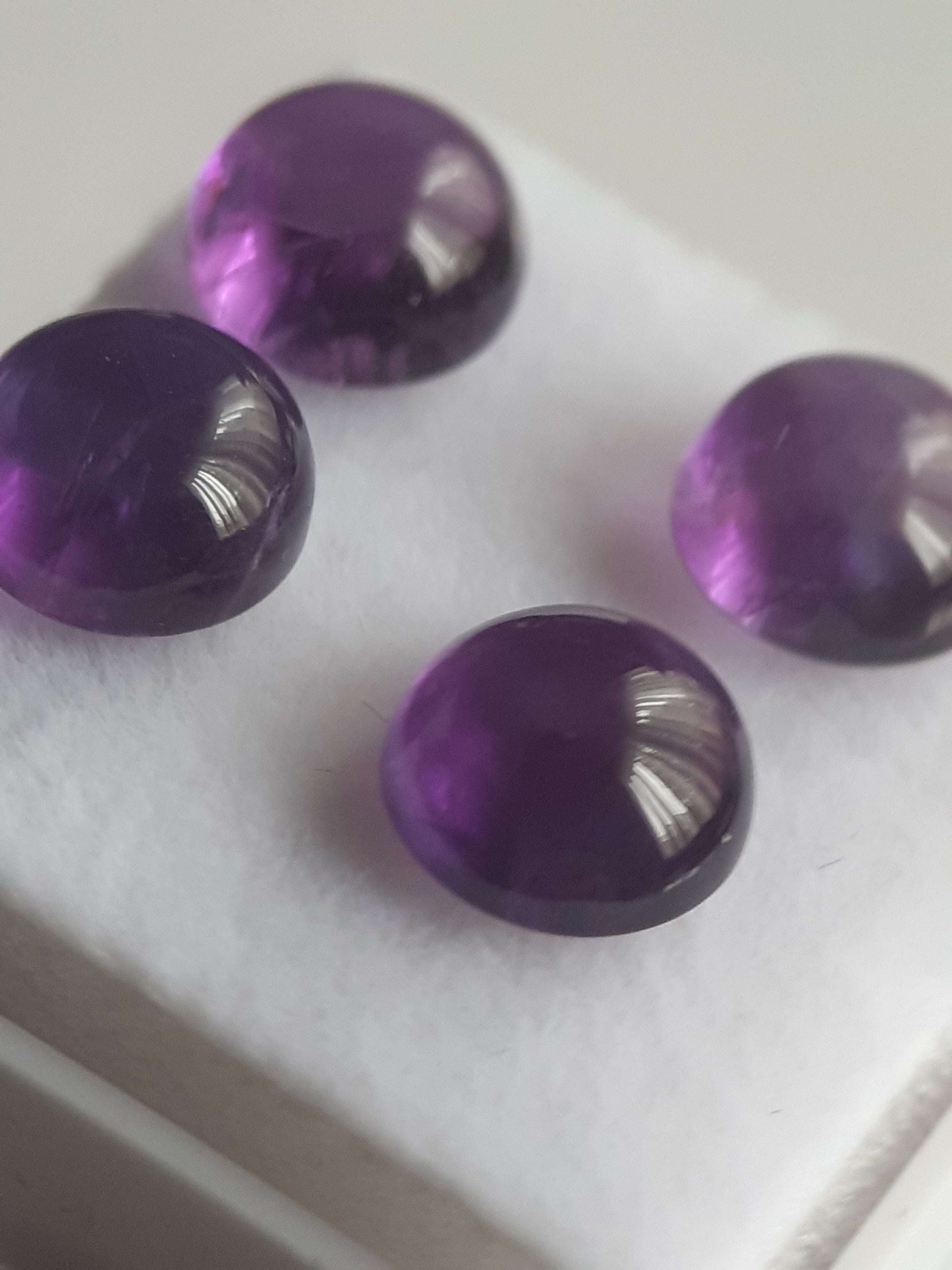 Natural purple Amethyst - set of 4 - 6.31 tcw - round cabochon - approx 7 x 7 mm - unheated