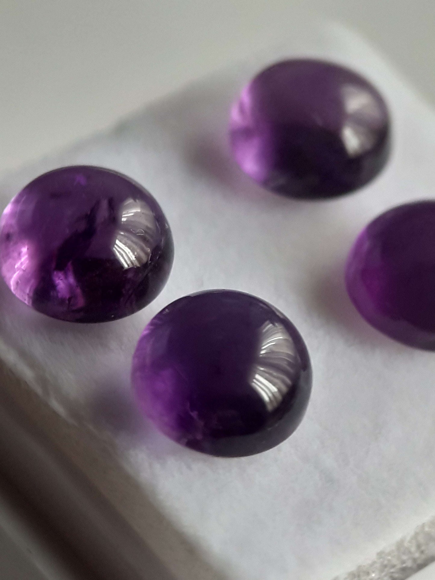 Natural purple Amethyst - set of 4 - 6.31 tcw - round cabochon - approx 7 x 7 mm - unheated