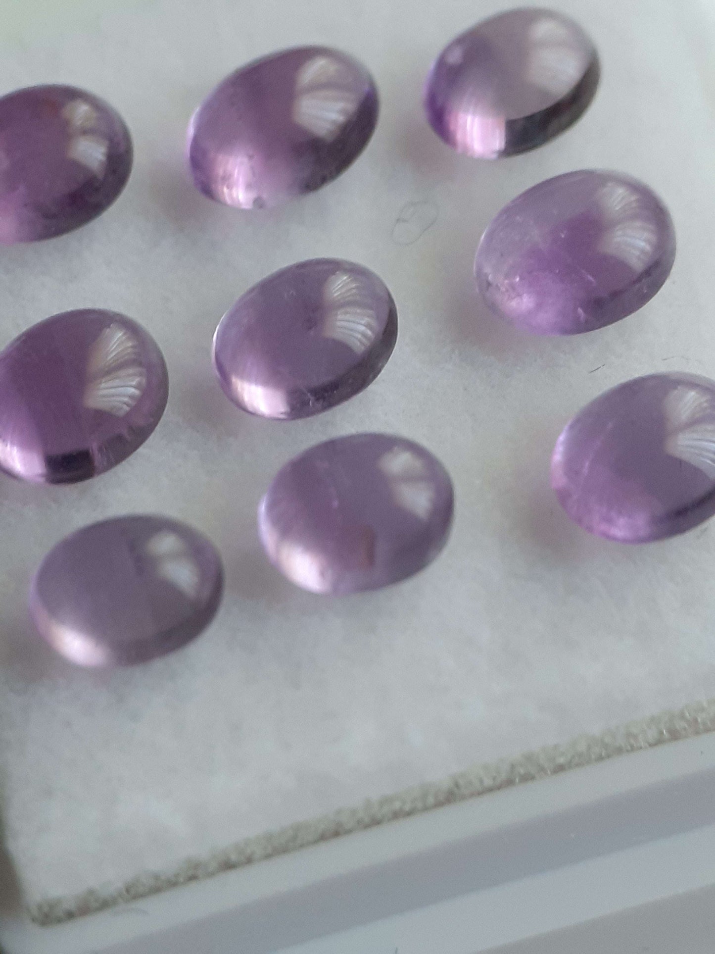 Natural purple Amethyst - set of 9 - 3.11 tcw - oval cabochon - approx 5 x 4 mm - unheated