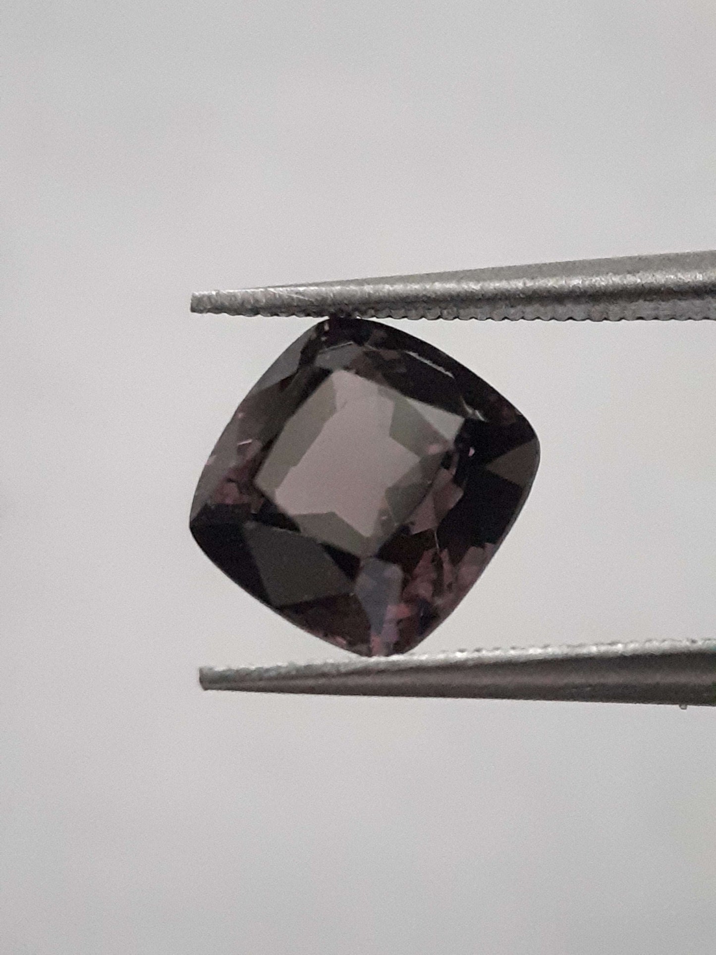 Natural Purple spinel - 2.50 ct - cushion - unheated - certified by NGB