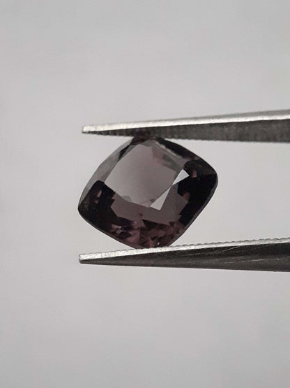 Natural Purple spinel - 2.50 ct - cushion - unheated - certified by NGB