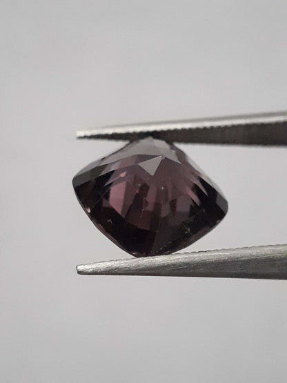 Natural Purple spinel - 2.50 ct - cushion - unheated - certified by NGB