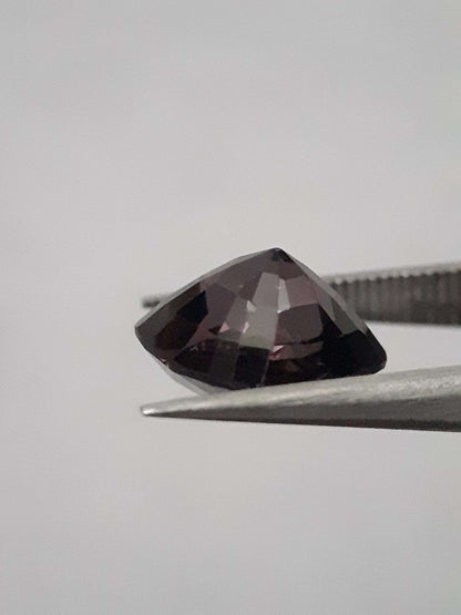 Natural Purple spinel - 2.50 ct - cushion - unheated - certified by NGB