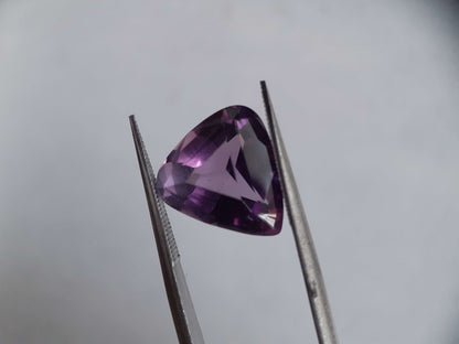 Natural purple to medium purple Amethyst - 5.44 ct - trillion - unheated