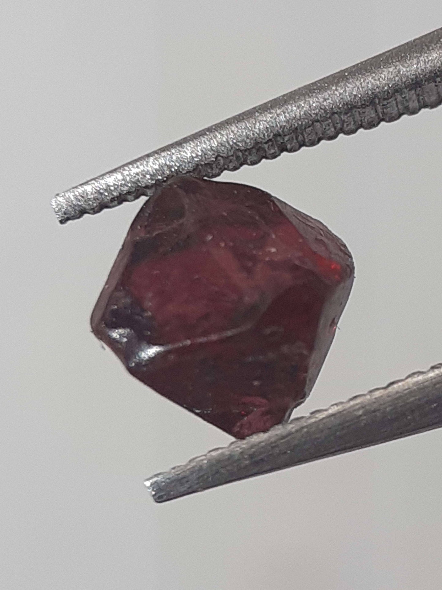 Natural purplish deep red Spinel - 0.765 ct - Rough Gemstone - unheated