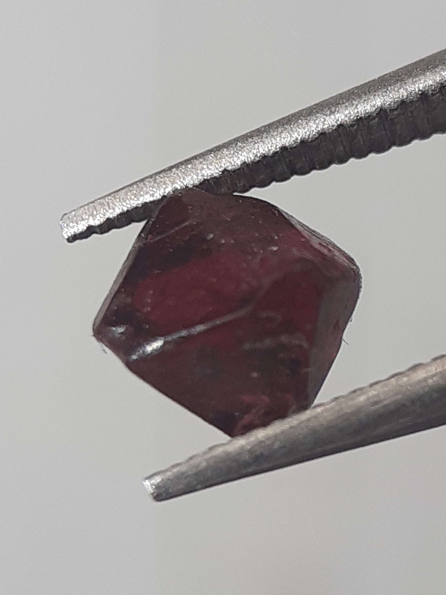 Natural purplish deep red Spinel - 0.765 ct - Rough Gemstone - unheated