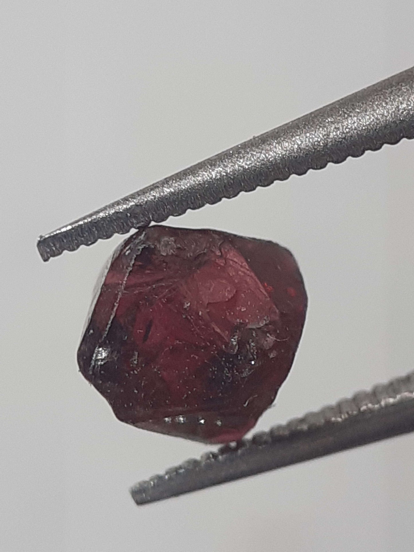 Natural purplish deep red Spinel - 0.765 ct - Rough Gemstone - unheated