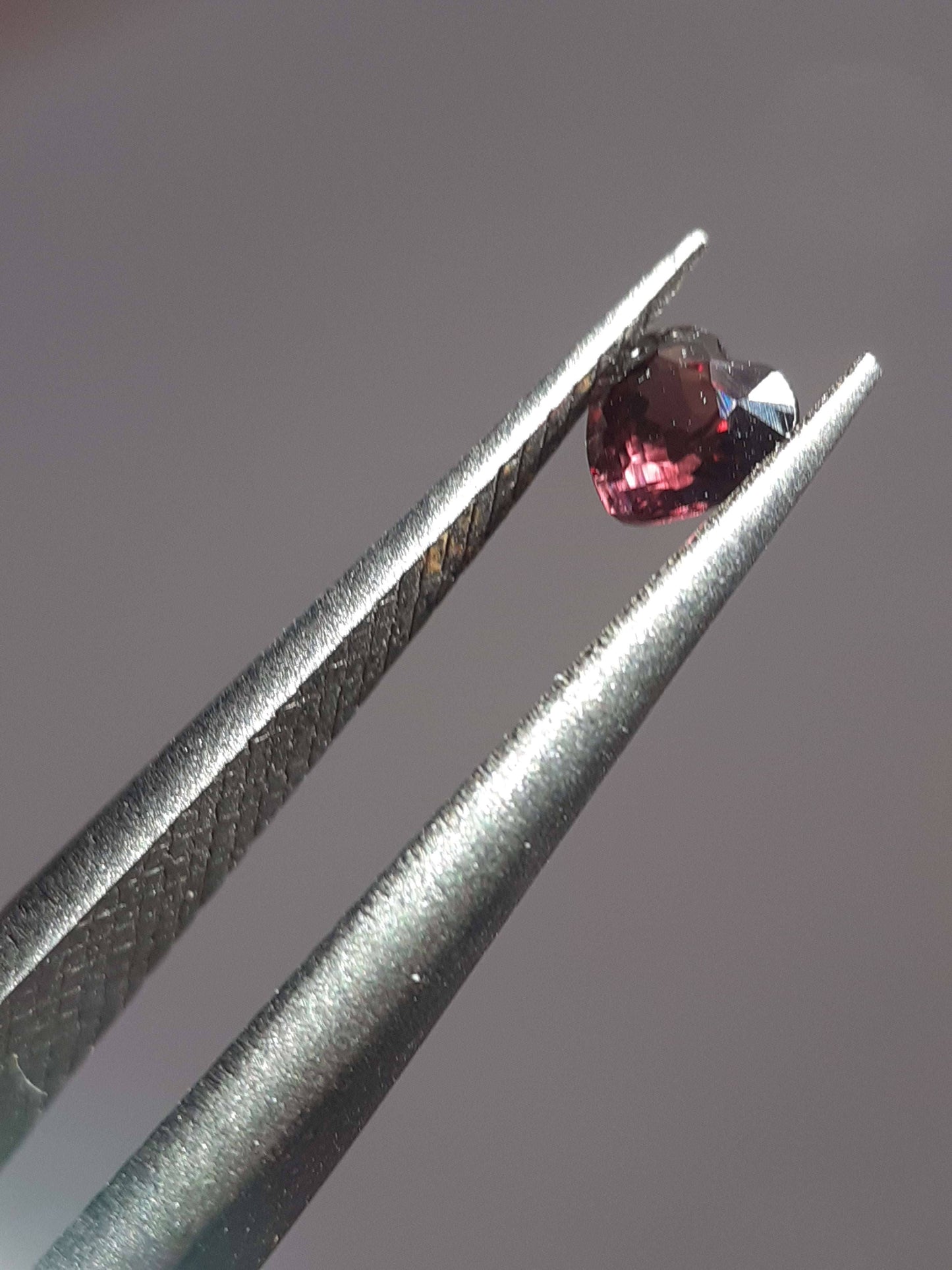 Natural purplish pink Sapphire - 0.23 ct - Heart - unheated - Tanzania - Certified by NGB - Natural Gems Belgium