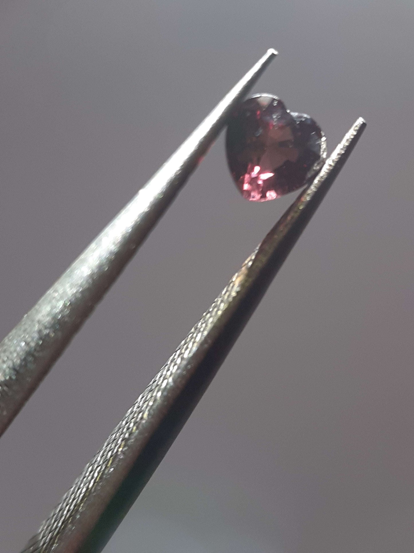 Natural purplish pink Sapphire - 0.23 ct - Heart - unheated - Tanzania - Certified by NGB - Natural Gems Belgium