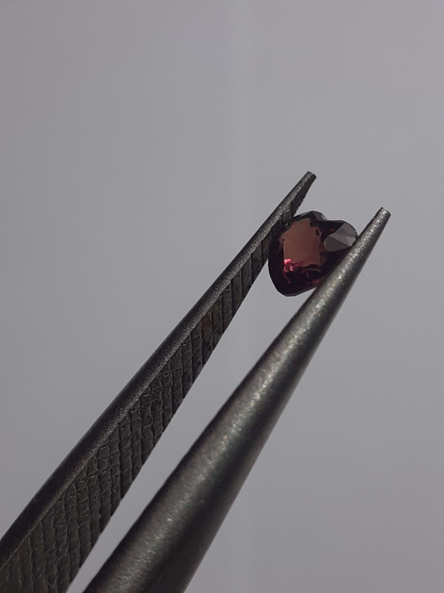 Natural purplish pink Sapphire - 0.23 ct - Heart - unheated - Tanzania - Certified by NGB - Natural Gems Belgium