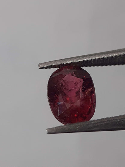 Natural Purplish pink Tourmaline - 0.84 ct - oval - unheated - certified by NGB - Natural Gems Belgium