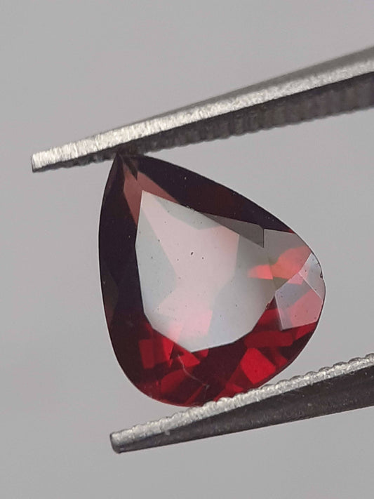 Natural purplish pinkish red Rhodolite Garnet - 1.074 ct - pear - unheated.