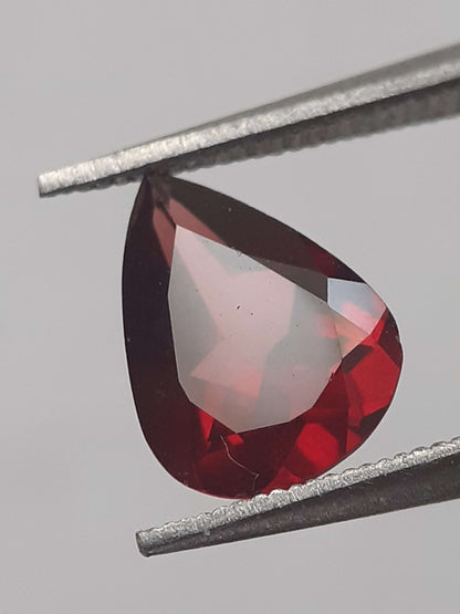 Natural purplish pinkish red Rhodolite Garnet - 1.074 ct - pear - unheated.