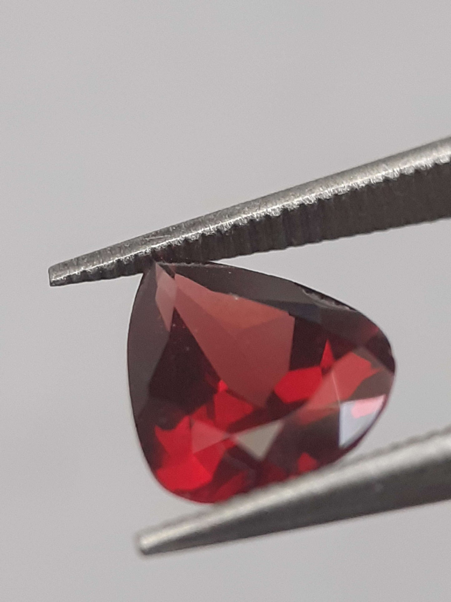 Natural purplish pinkish red Rhodolite Garnet - 1.074 ct - pear - unheated.