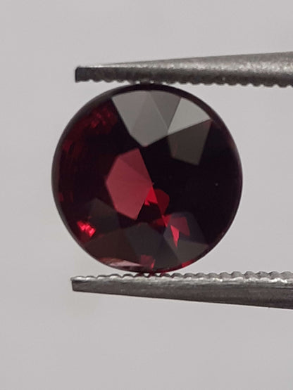 Natural purplish pinkish red Rhodolite Garnet - 1.16 ct - Round - unheated