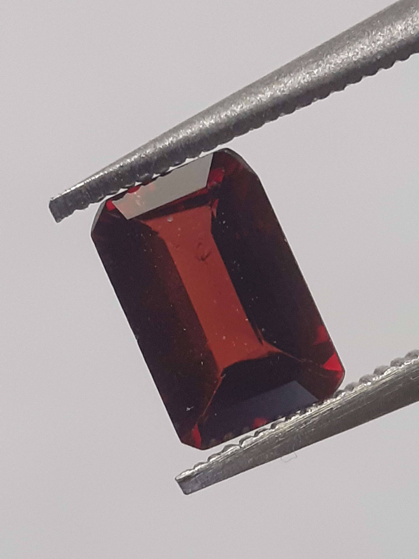 Natural purplish Red Rhodolite Garnet - 0.728 ct - octagon - unheated.