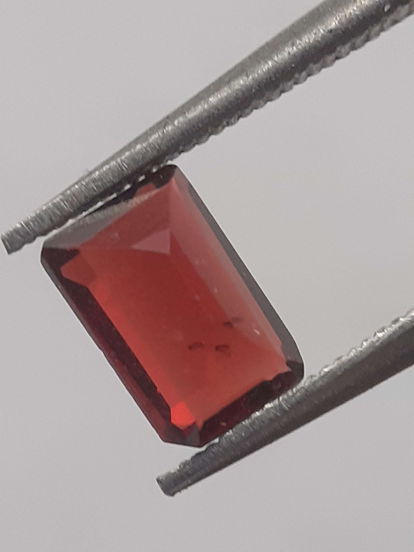 Natural purplish Red Rhodolite Garnet - 0.728 ct - octagon - unheated.