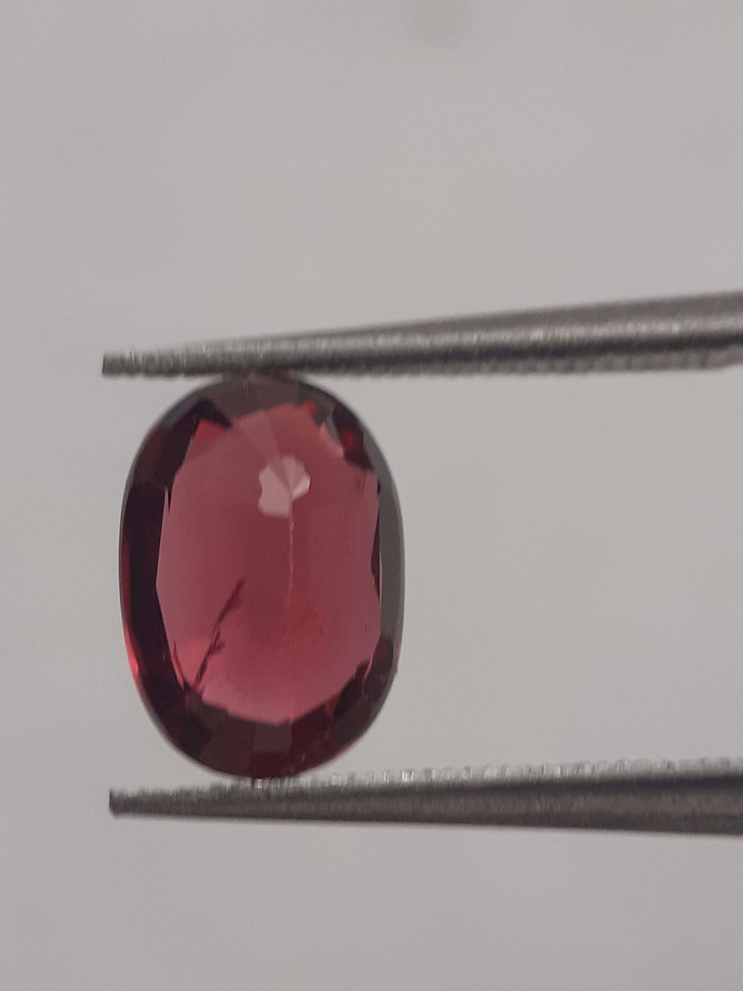 Natural purplish red Rhodolite Garnet - 1.779 ct - oval - unheated