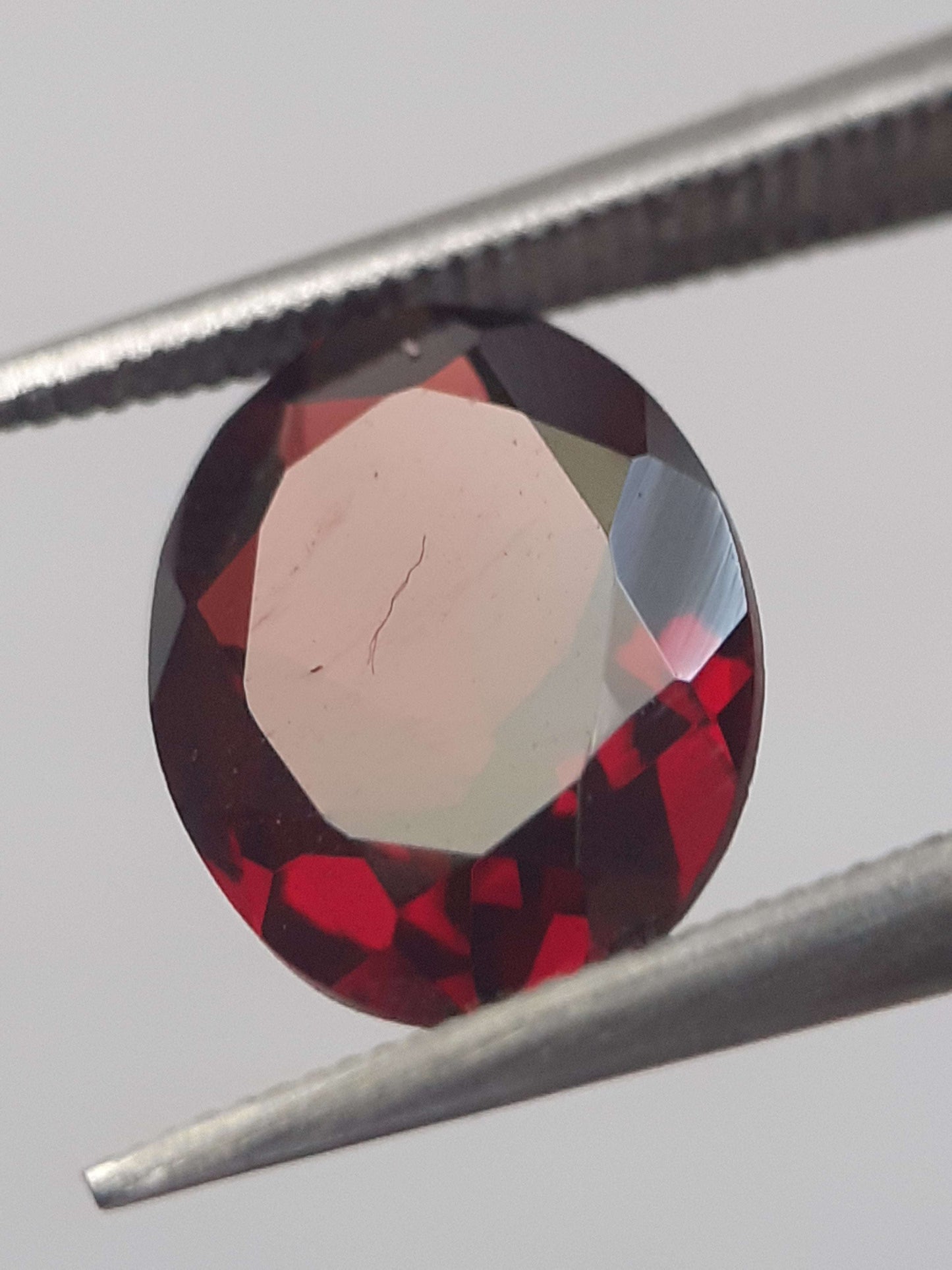 Natural purplish red Rhodolite Garnet - 1.849 ct - oval - unheated