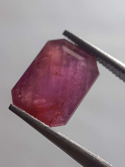 Natural purplish red Ruby - 1.83 ct - octagon - unheated - Africa - certified by NGB - Natural Gems Belgium