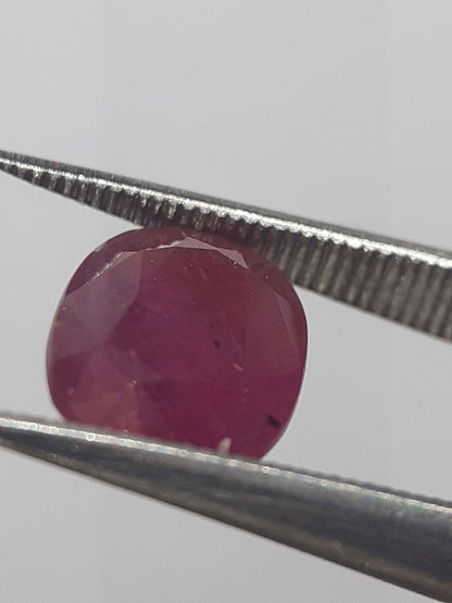 Natural purplish red Ruby - 1.86 ct - oval - unheated - certified by NGB - Natural Gems Belgium