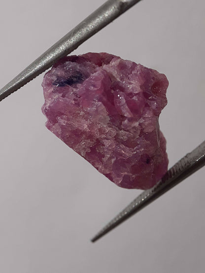 Natural purplish red Ruby - 12.623 ct - rough ruby - heated - certified natural