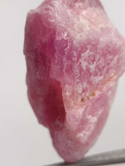 Natural purplish red Ruby - 24.989 ct - rough ruby - heated - certified natural