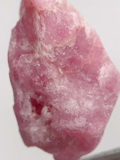 Natural purplish red Ruby - 24.989 ct - rough ruby - heated - certified natural