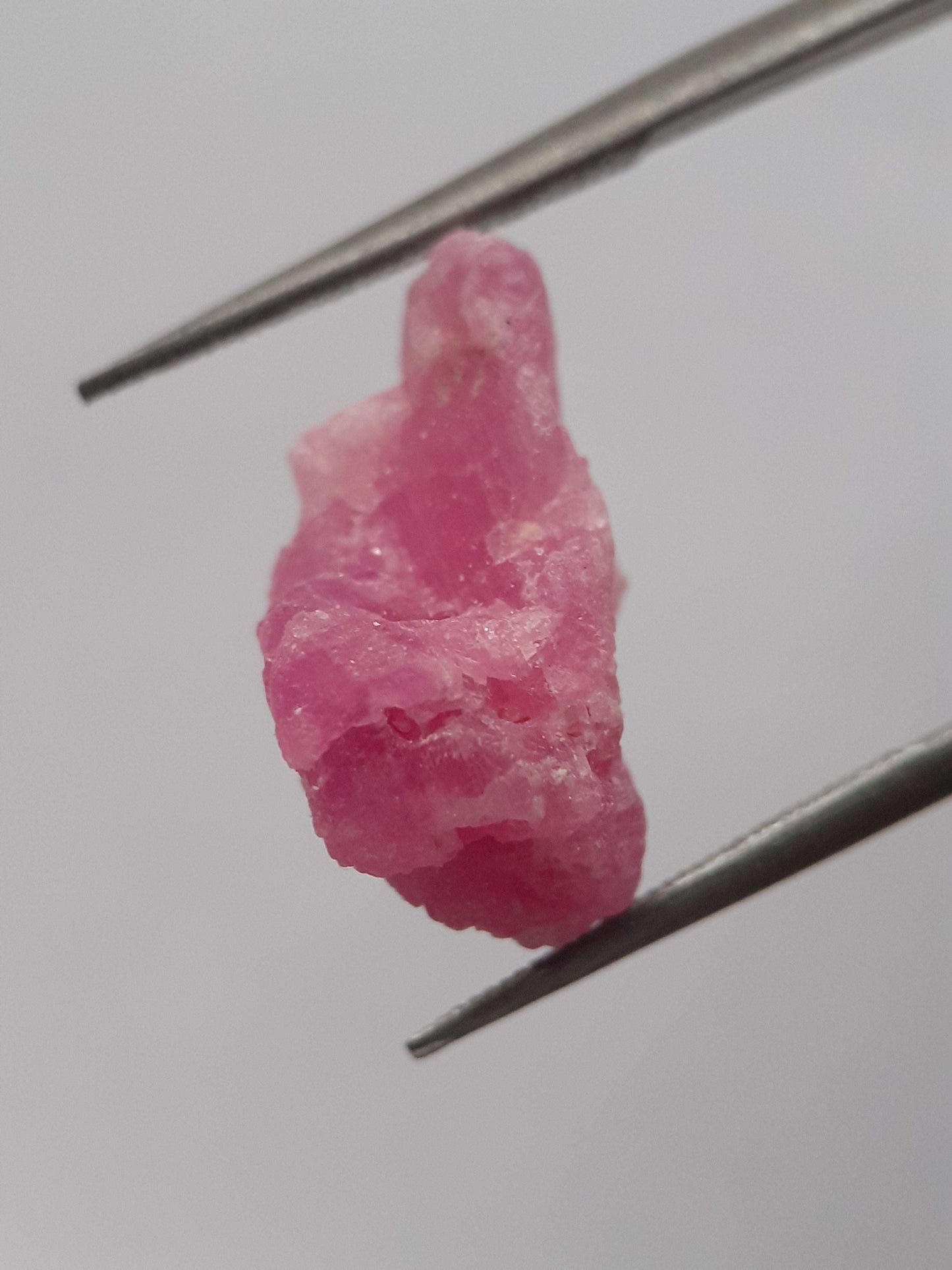 Natural purplish red Ruby - 9.111 ct - rough ruby - heated - certified natural