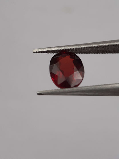 Natural red almandine Garnet - 1.163 ct - Oval - unheated - certified natural