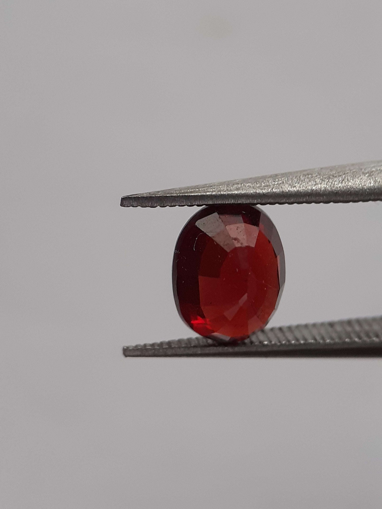 Natural red almandine Garnet - 1.163 ct - Oval - unheated - certified natural