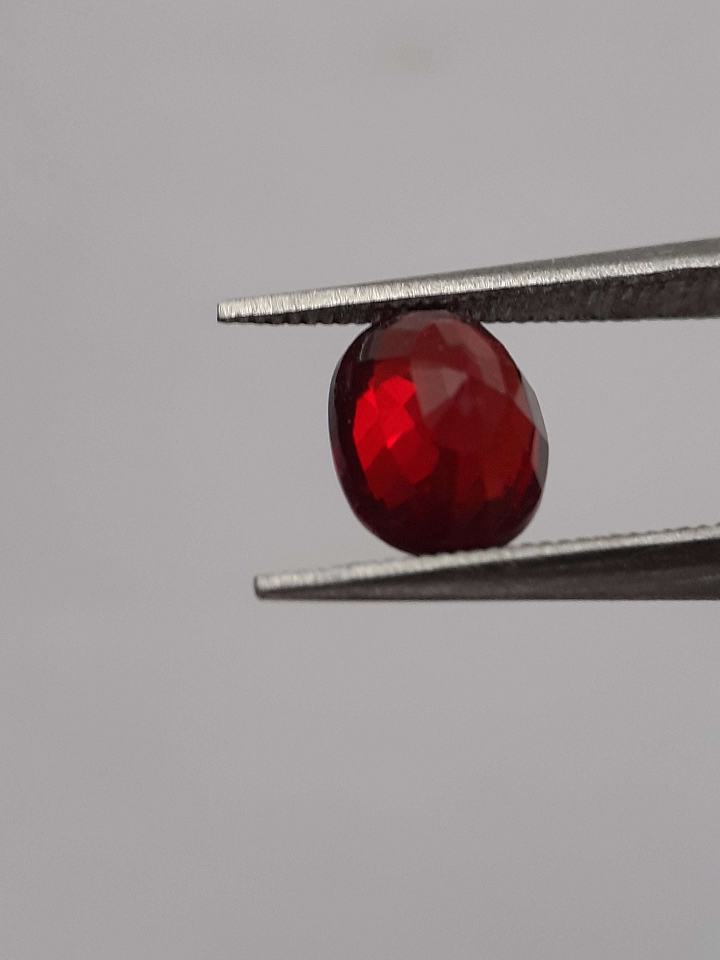 Natural red almandine Garnet - 1.163 ct - Oval - unheated - certified natural