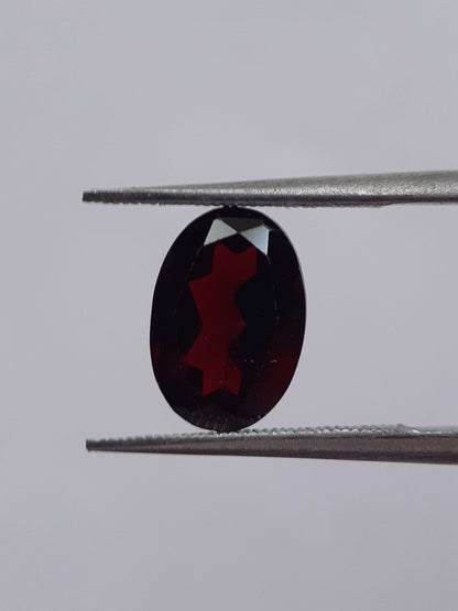 Natural red almandine Garnet - 2.620 ct - Oval - unheated - certified natural