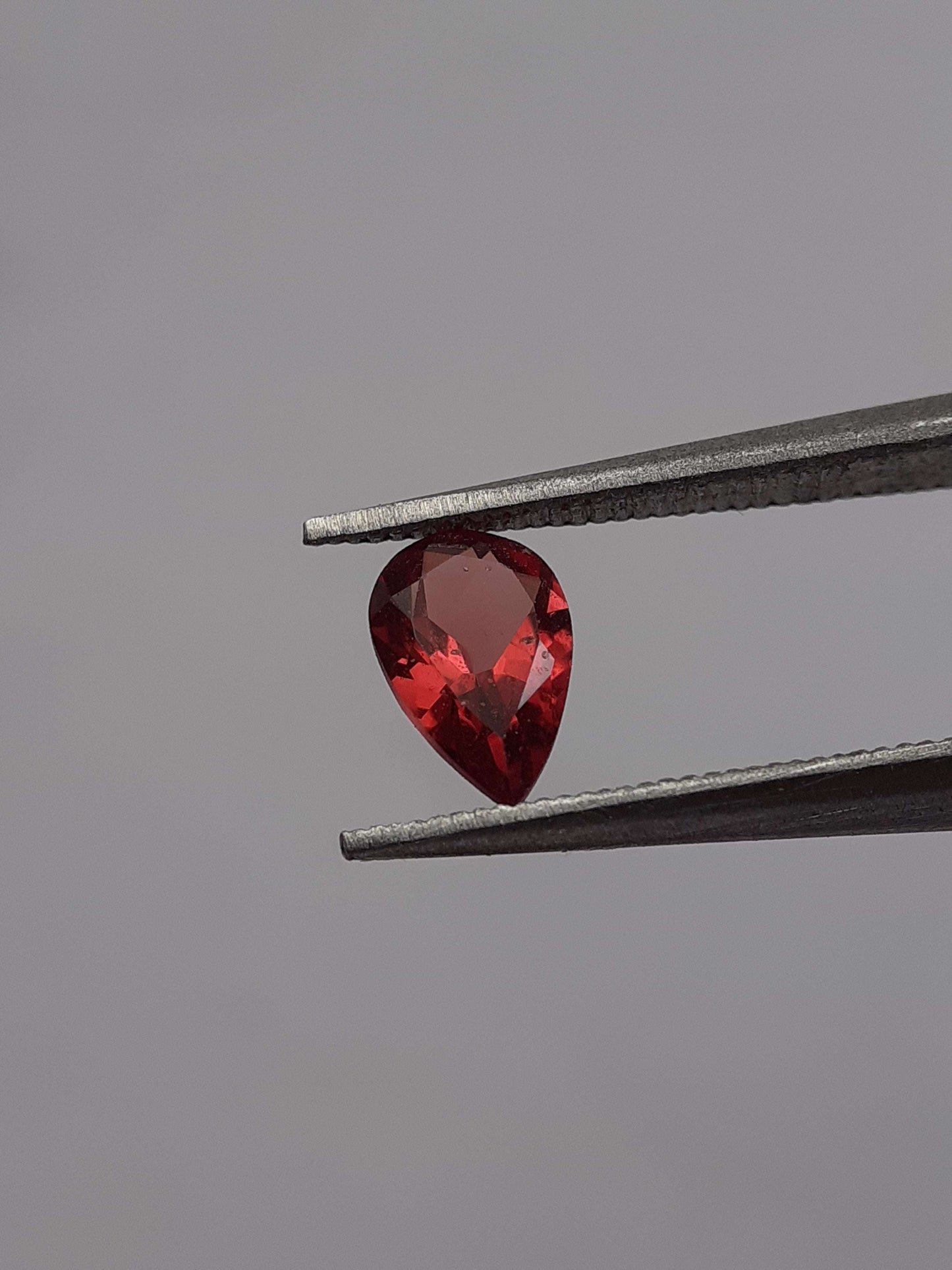 Natural red Rhodolite Garnet - 0.424 ct - pear - unheated - certified natural