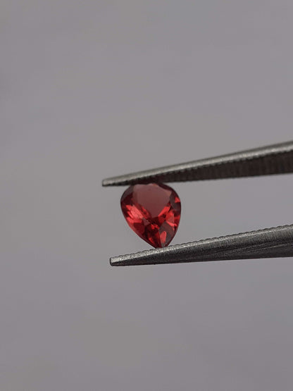 Natural red Rhodolite Garnet - 0.424 ct - pear - unheated - certified natural