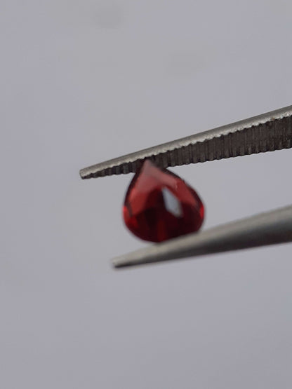 Natural red Rhodolite Garnet - 0.425 ct - pear - unheated - certified natural - excellent