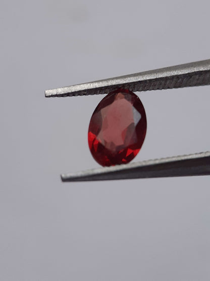 Natural red Rhodolite Garnet - 0.464 ct - oval - unheated - certified natural