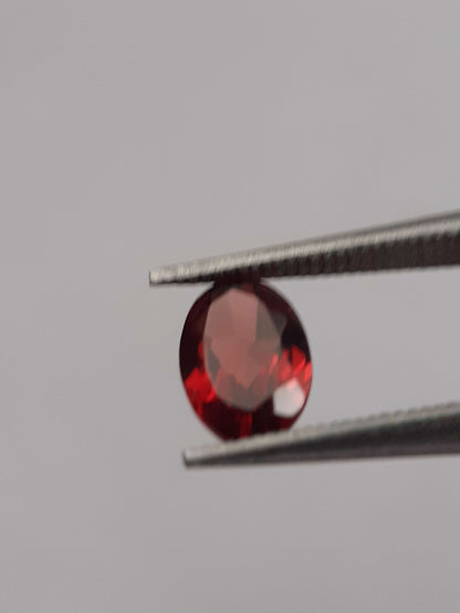 Natural red Rhodolite Garnet - 0.567 ct - oval - unheated - certified natural