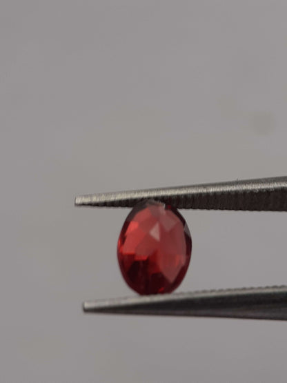 Natural red Rhodolite Garnet - 0.613 ct - oval - unheated - certified natural