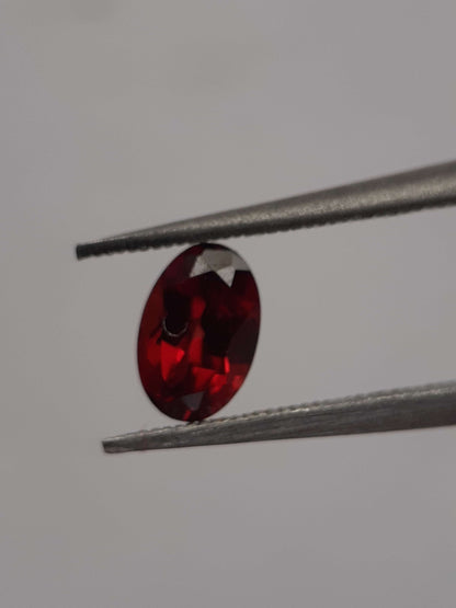 Natural red Rhodolite Garnet - 0.619 ct - oval - unheated - certified natural