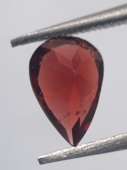 Natural red Rhodolite Garnet - 0.704 ct - pear - unheated